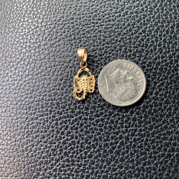 Scorpion 14k Solid Gold Pendant perfect gift - Picture 9 of 9